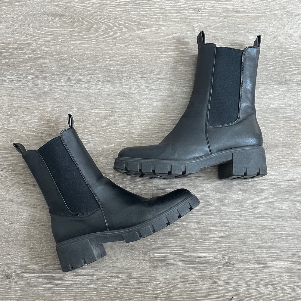 Black Chunky Chelsea Boots